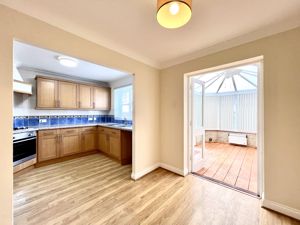 Kitchen Diner- click for photo gallery